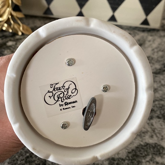 Lovebirds White Ceramic Music Box with Doves! - Picture 9 of 9